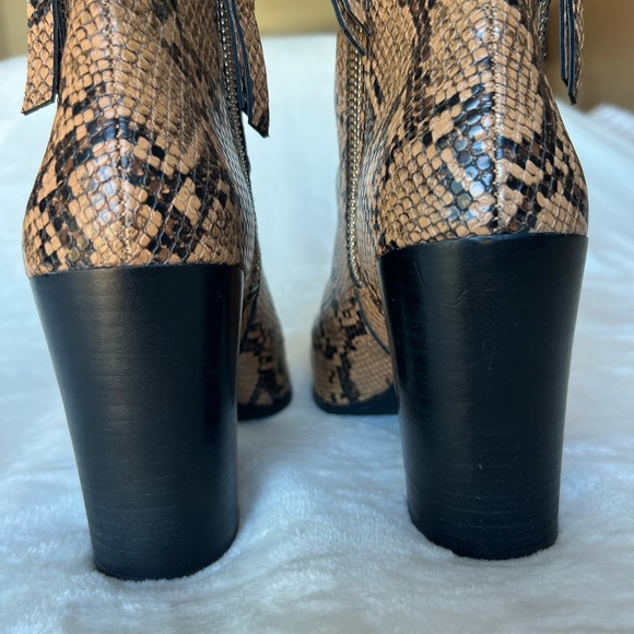 KENNETH COLE
Block Heel Zip-Up Booties - Picture 4 of 7